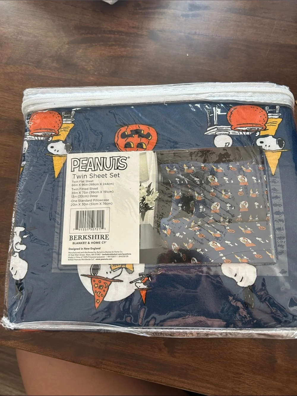 NEW Peanuts Halloween twin sheet set